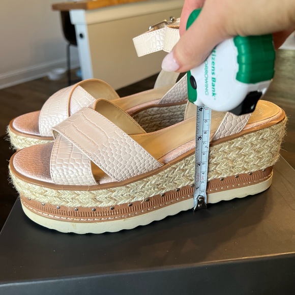 Vince Camuto Platform Sandals - Picture 3 of 7